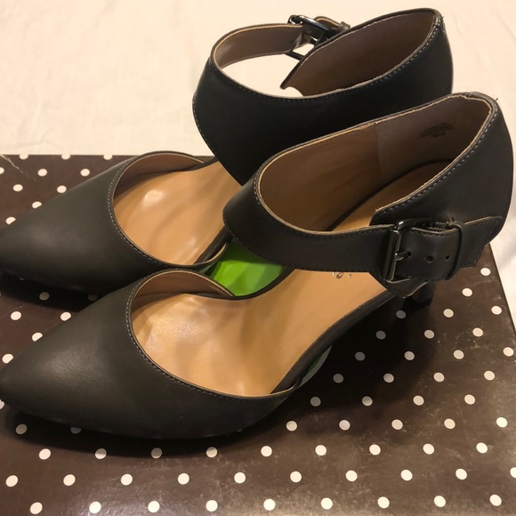 Kelly & Katie sandals - Picture 2 of 4